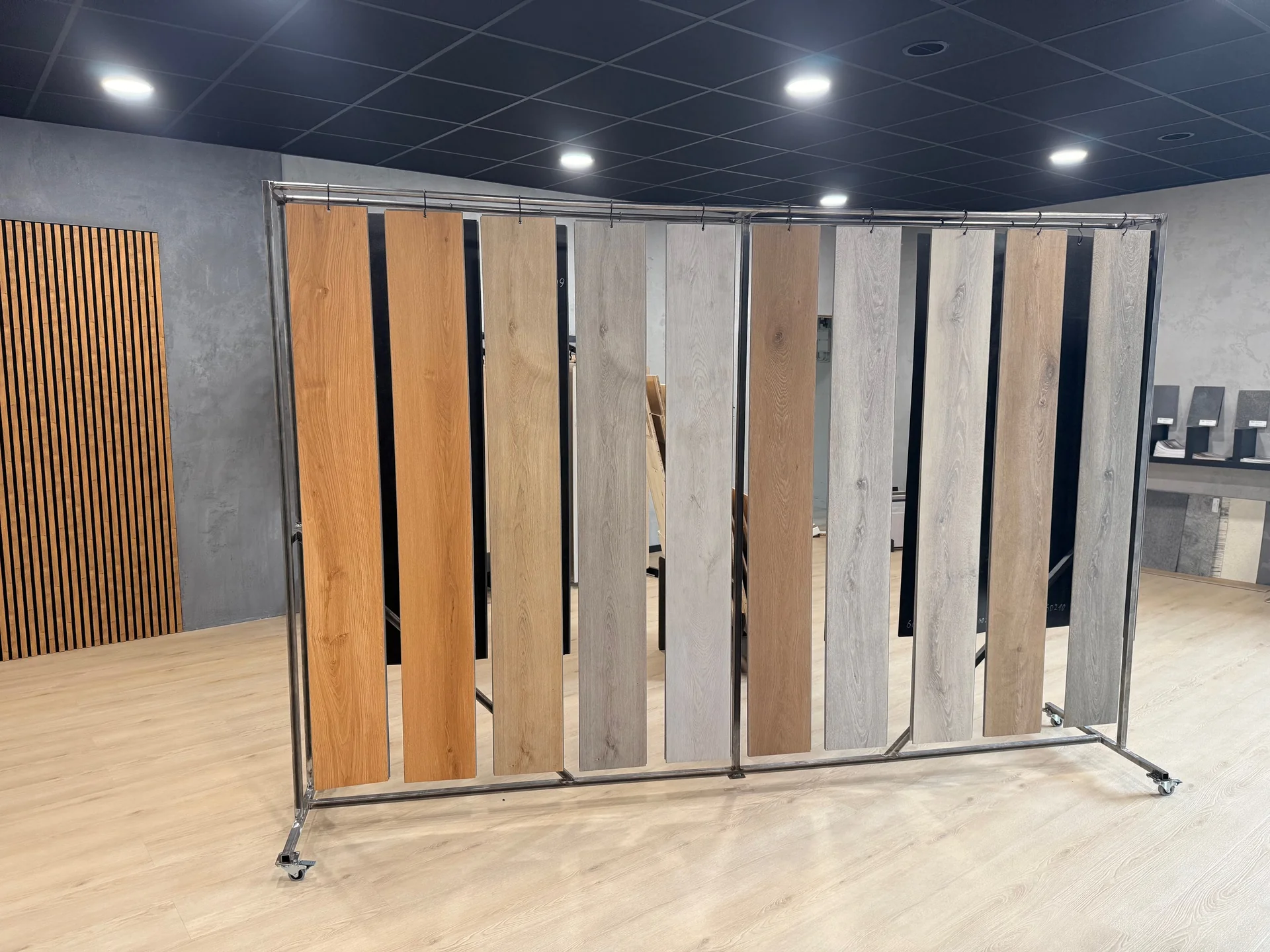 Moderner Designboden Showroom Breisach - große Auswahl an Bodenbelägen